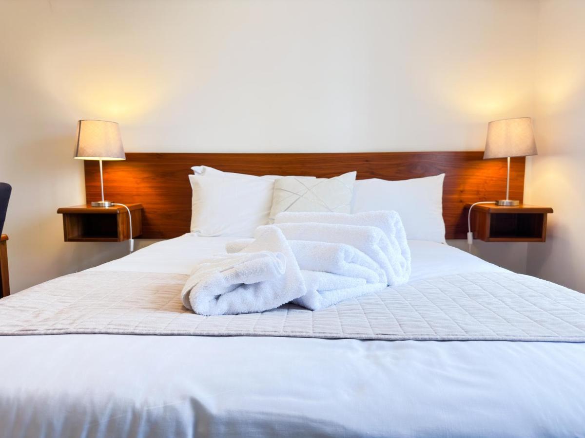 The Angel Hotel Alton  Luaran gambar