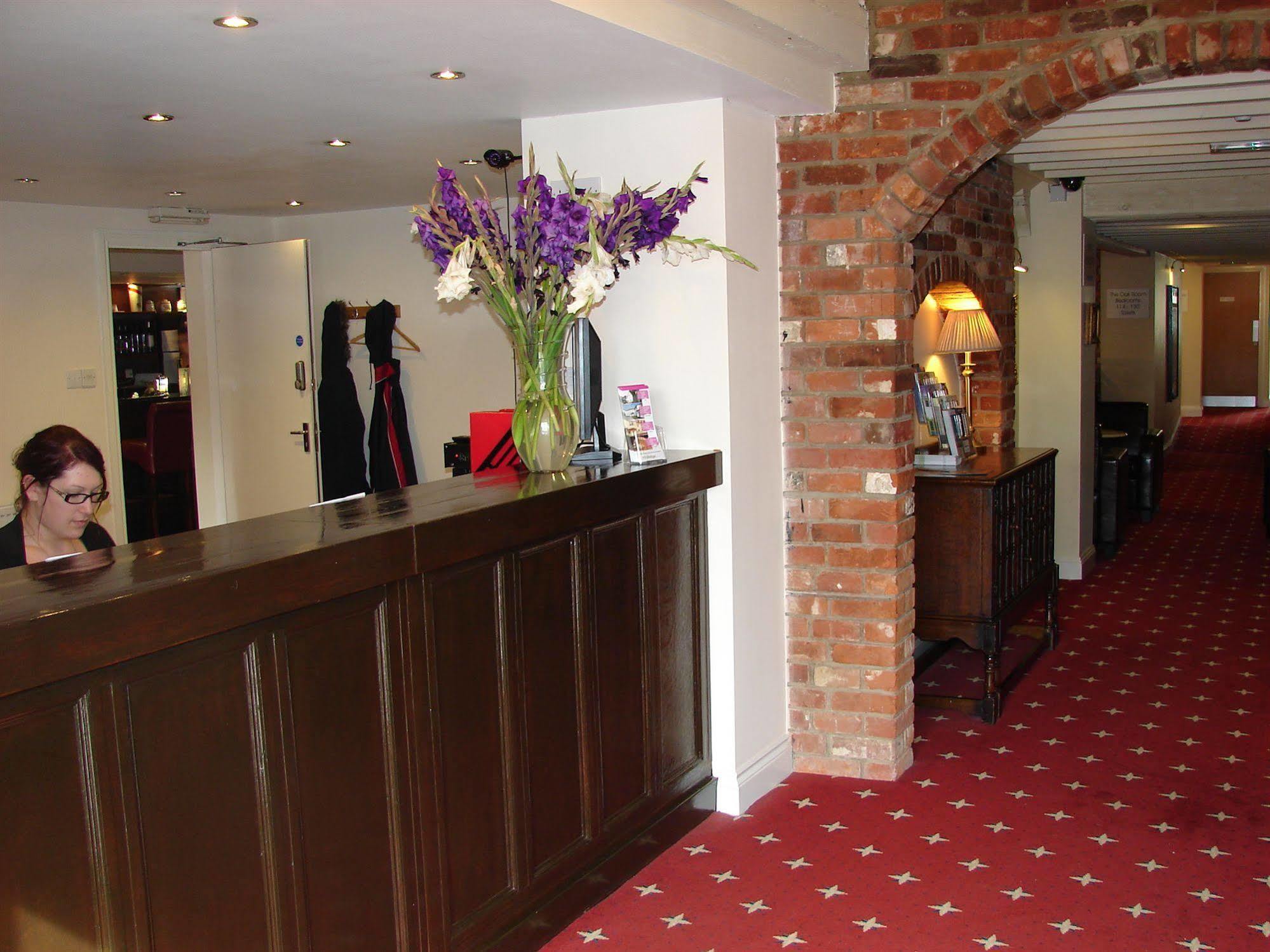 The Angel Hotel Alton  Luaran gambar