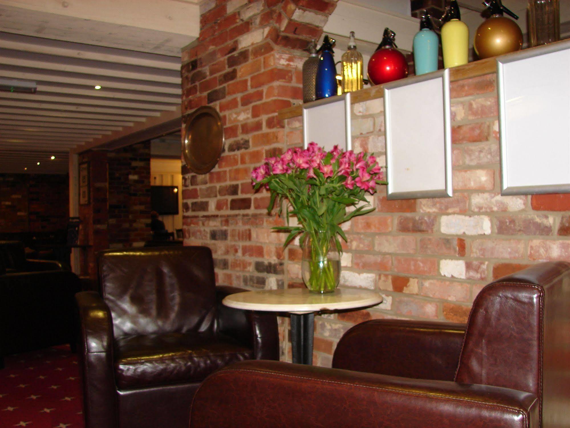 The Angel Hotel Alton  Luaran gambar
